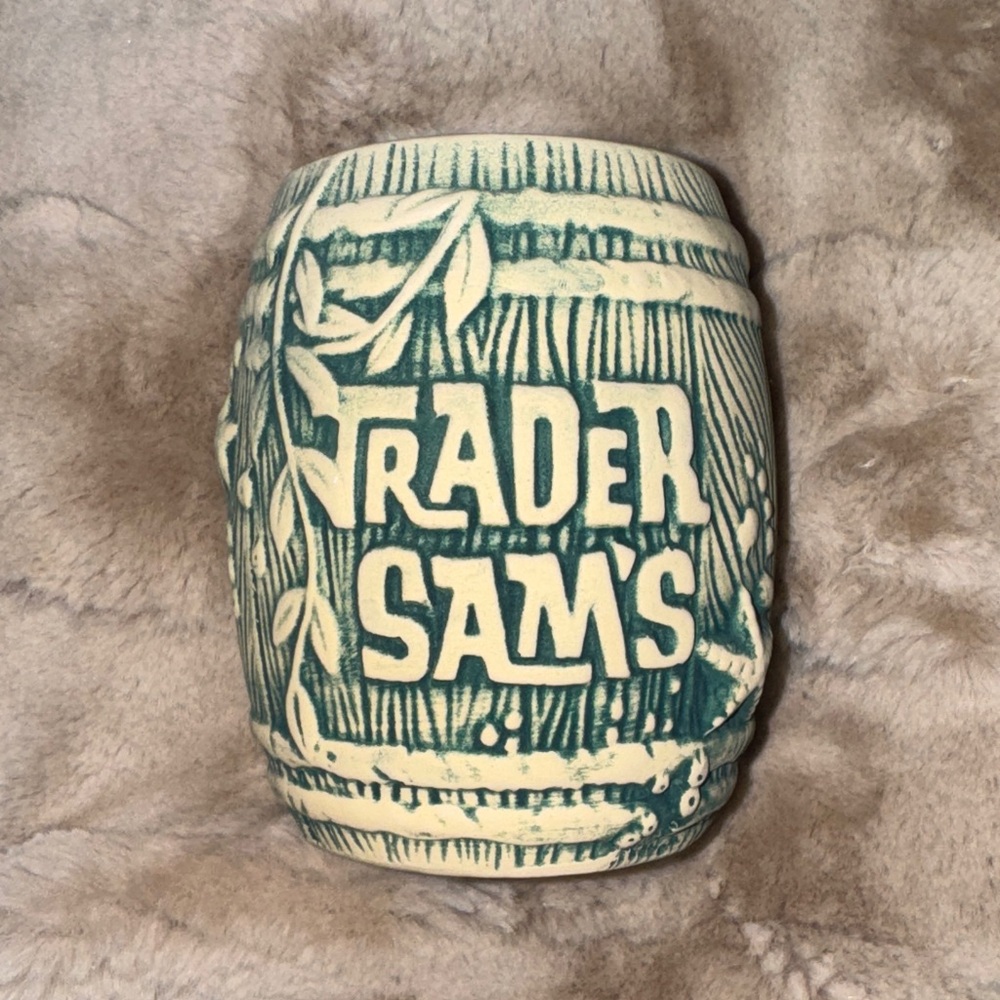 Disney Trader Sam’s 4th Edition Shipwreck Rum Barrel Enchanted Tiki Bar Mug